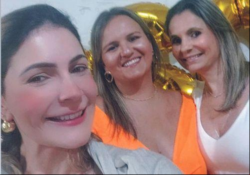 Ana Claudia, Stella e Ana Paula Marega eram pura animação na agem de ano&nbsp;
