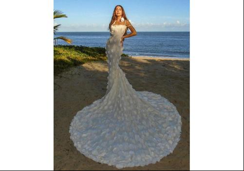 Sabrina Sato escolheu um vestido longo estilo sereia para ar a virada do ano na Bahia. O look da grife sa Jacquemus custa 14 mil reais (Foto/Reprodução)