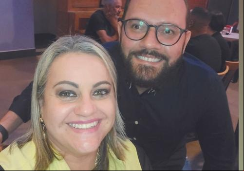 Thais Curi foi a festejada aniversariante da semana e comemorou a data entre amigos. Na foto com o amigo inseparável Pedro Arduini (Foto/Arquivo Pessoal)