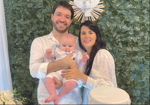 Almoço festivo – caprichadíssimo – reuniu as famílias de Camila e Luiz Pessoa Vicente Neto em torno do batizado do segundo filho do casal, o fofo Benjamin, celebrado pelo Padre Manoel na Medalha Milagrosa (Foto/Arquivo Pessoal)