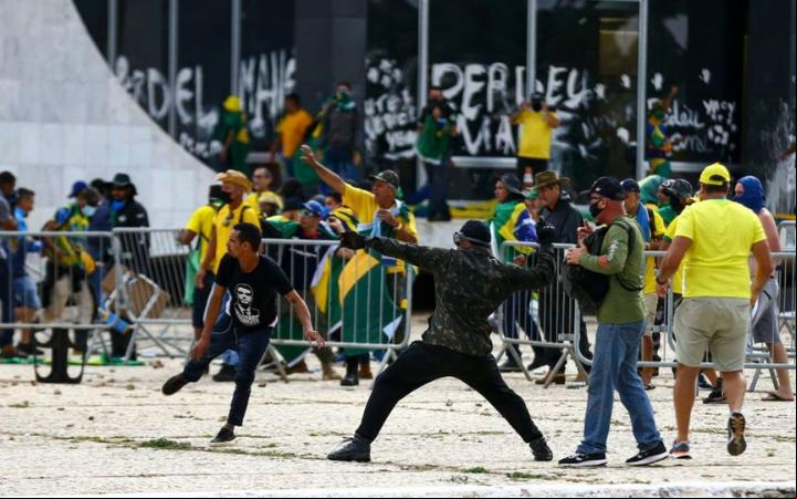Manifestantes em ato antidemocrático em Brasília (Foto/Reprodução)