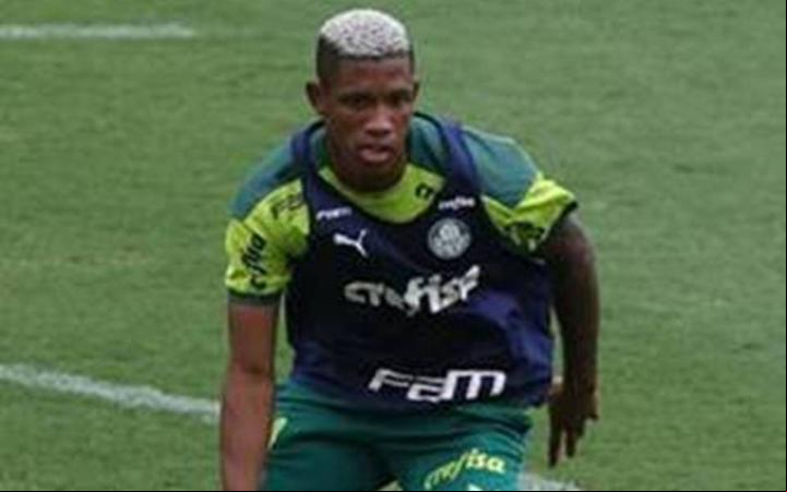 O Nottingham Forest pagará 20 milhões de euros (cerca de R$ 110 milhões) para ficar com o jovem meio-campista de 21 anos (Foto/César Greco/Palmeiras)