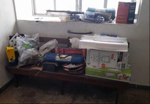 Materiais furtados e que foram localizados na casa de um dos envolvidos, no bairro Leblon (Foto/Divulgação)