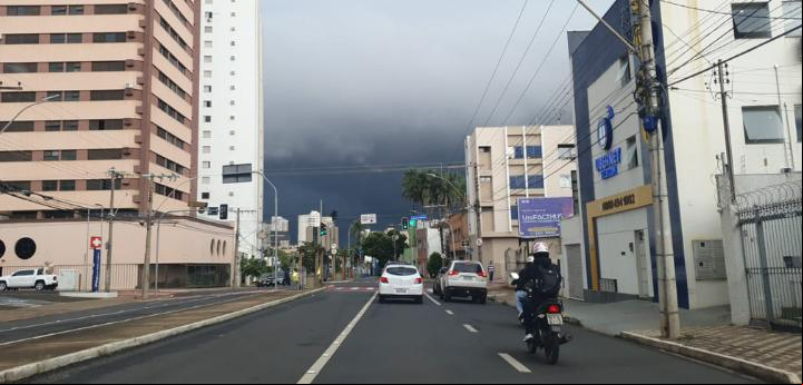 Começo de chuva em Uberaba (Foto/Redação)