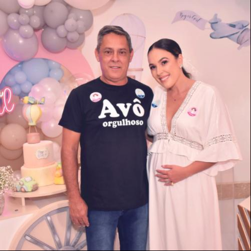 Maurício Gomes paparicando a filha e o neto (Foto/Paulo Lúcio)