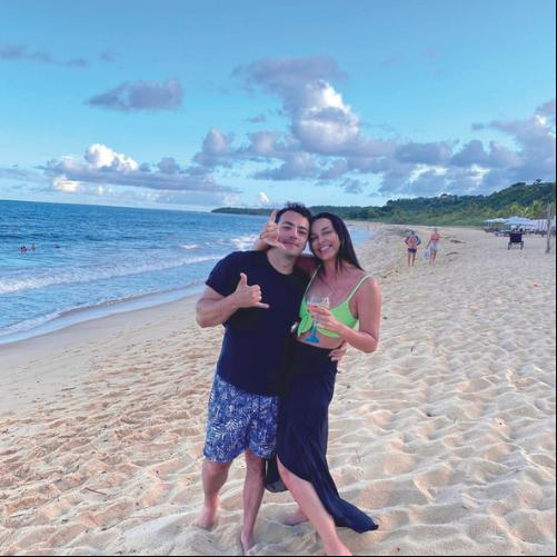 Gustavo Guaritá e Carol Quintino curtindo a Bahia, diretamente de Trancoso ()