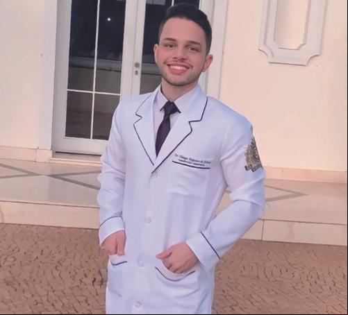Destaque na coluna deste domingo para o Dr. Thiago Faria, formando em Odontologia 