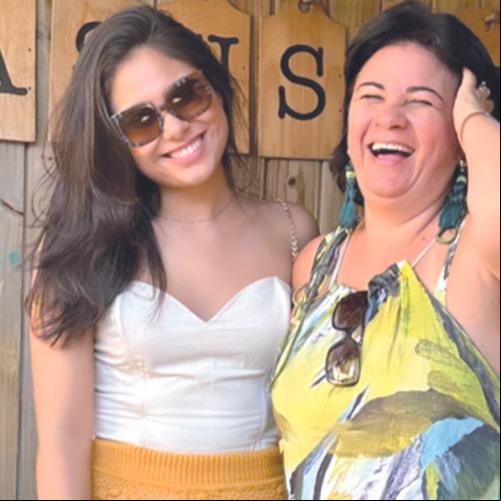 Alegria é comemorar a vida! Lindas e queridas Marcella e Adriana Frossard, sendo felizes no Uruguai 