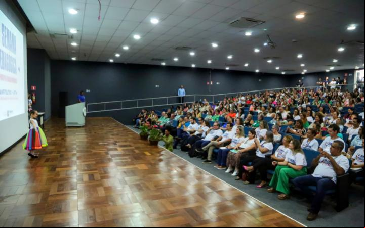Durante dois dias, cerca de 600 servidores da Secretaria de Educação participaram de evento em preparação ao início do ano letivo (Foto/Divulgação)