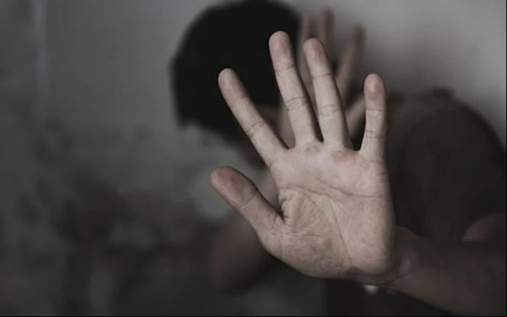 Homem é agredido pelo namorado em Uberaba (Foto/Reprodução)