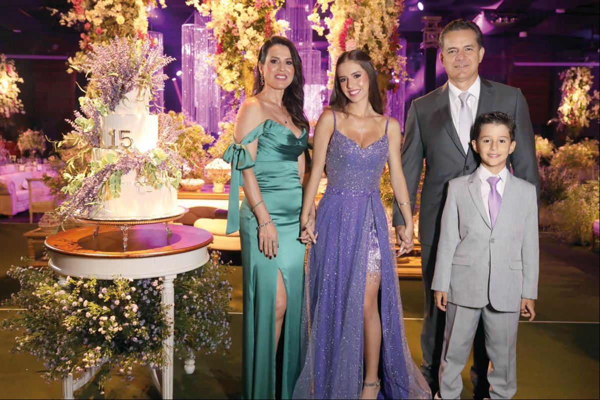 Luiza com seus pais, Florença e André Barsam, e seu irmão, Augusto (Foto/Alex Pacheco)