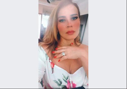 Aplausos para Daniela Cristina Silva, aniversariante do dia 21. Felicidades!&nbsp;