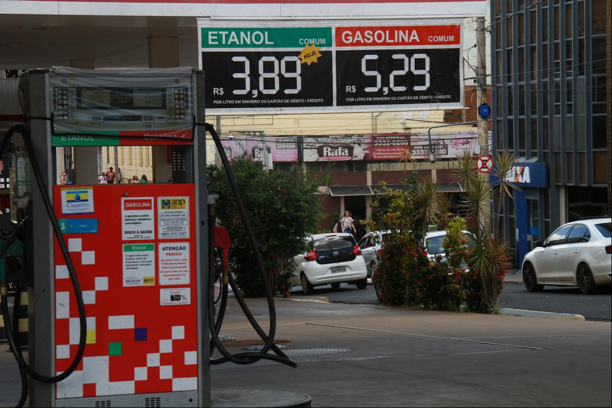 Com a reoneração e apesar de queda nos preços anunciada pela Petrobras, o consumidor ou a pagar mais caro pelos combustíveis nesta semana (Foto/Jairo Chagas)