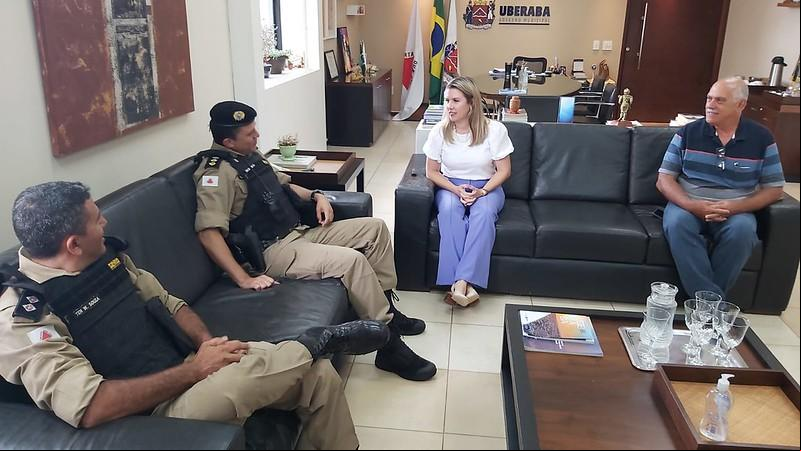 Prefeita Elisa Araújo, secretário Agnaldo Silva, ten.- cel. Davi de Brito Júnior e tenente Wesley Souza (Foto/Divulgação)