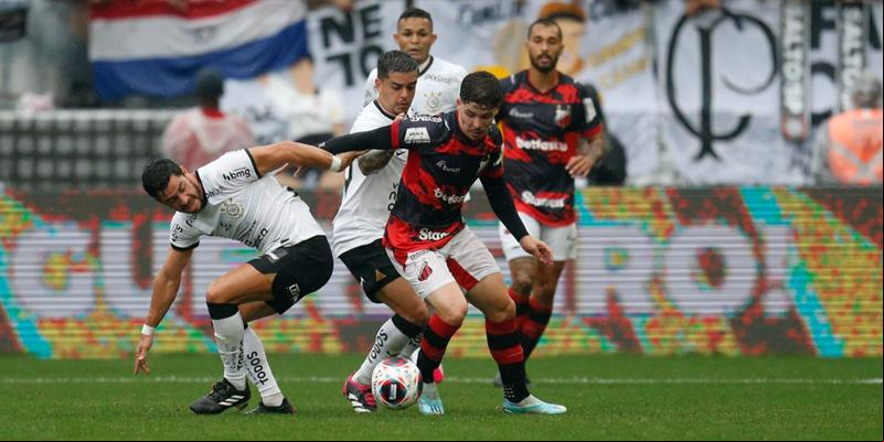 Jogadores experientes do elenco alvinegro, Fábio Santos, Gil e Fágner desperdiçaram suas cobranças (Foto/Agência Futebol Interior))