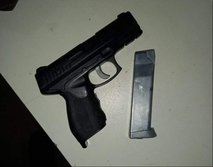 Réplica de arma de fogo apreendida com os adolescentes após assalto a estudante no bairro Olinda  (Foto/Divulgação)
