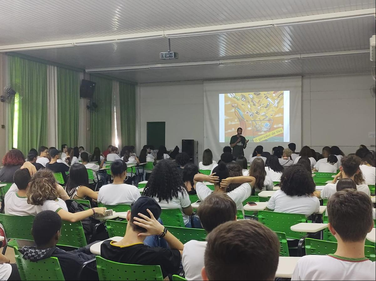 Palestra sobre a coleta seletiva no IFTM (Foto/Divulgação)