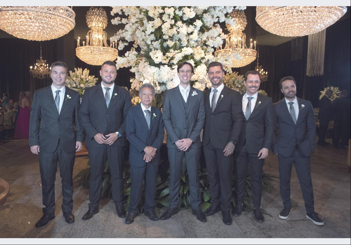 Renzo com os padrinhos Ricardo Vasconcelos, Vinicius Sousa, Baltazar Silvério, Álvaro Renan, Guilherme Faquinelli e Thalles Capucci (Foto/André Santos)