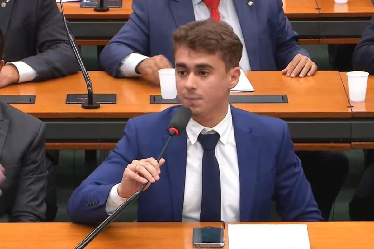 Nikolas falava na CCJ quando foi alvo de palavras de deboche por parte de André Janones (Foto/Reprodução/TV Câmara)