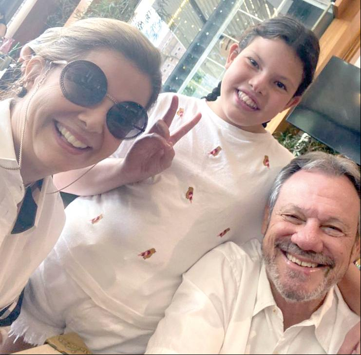 Viva ela, que é a caçulinha dos Ciabotti, nosso grande amor - Aninha, que soprou velinha em ritmo de Páscoa, na sexta, dia 7, comemorando muito com seus pais, Ana Paula e Luciano Ciabotti (Foto/Divulgação)