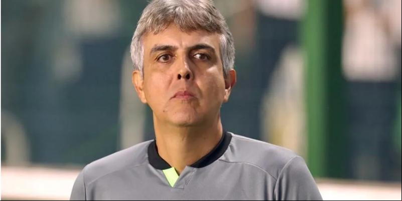 Técnico interino do Goiás, Emerson Ávila, foi o responsável pela quebra de invencibilidade do Botafogo. (Foto/Dionísio Gomes/Jornal “O Popular”)