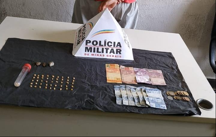 Material que estava com o adolescente foi apreendido e, diante da mãe, ele itiu que realiza tráfico de drogas (Foto/Divulgação)
