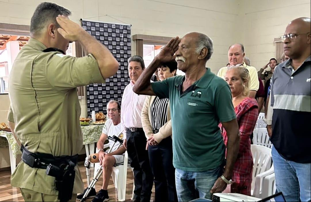Comando do 69º BPM rende homenagens a “veteranos” (Foto/Divulgação)