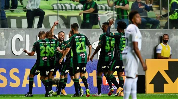 O América (MG) continua patinando, com oito pontos em 18.º lugar (Foto/Arquivo)