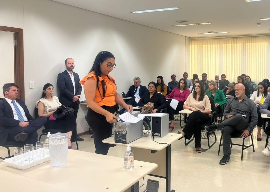 Juiz Fabiano Veronez “afina” canal com a SMS para decisões urgentes com reflexos na Regulação (Foto/Divulgação)