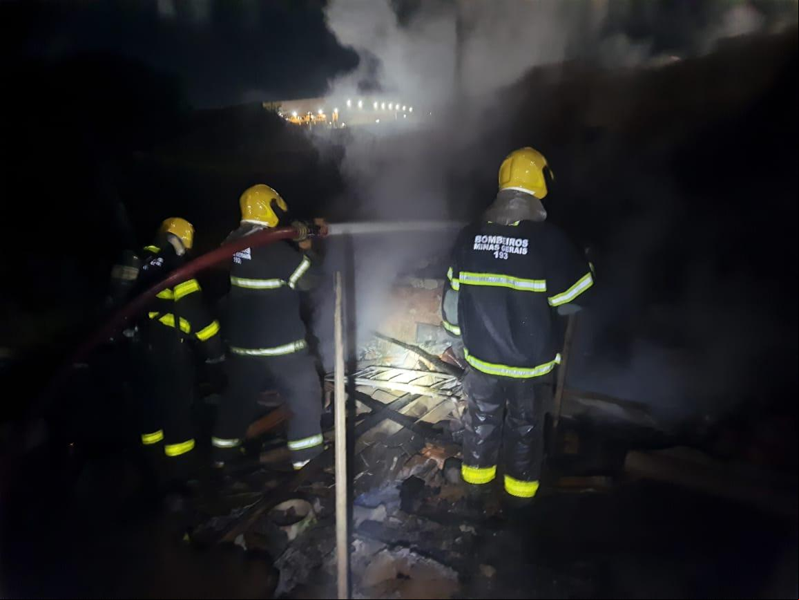 Incêndio mobilizou equipes do Corpo de Bombeiros (Foto/Divulgação/CB)