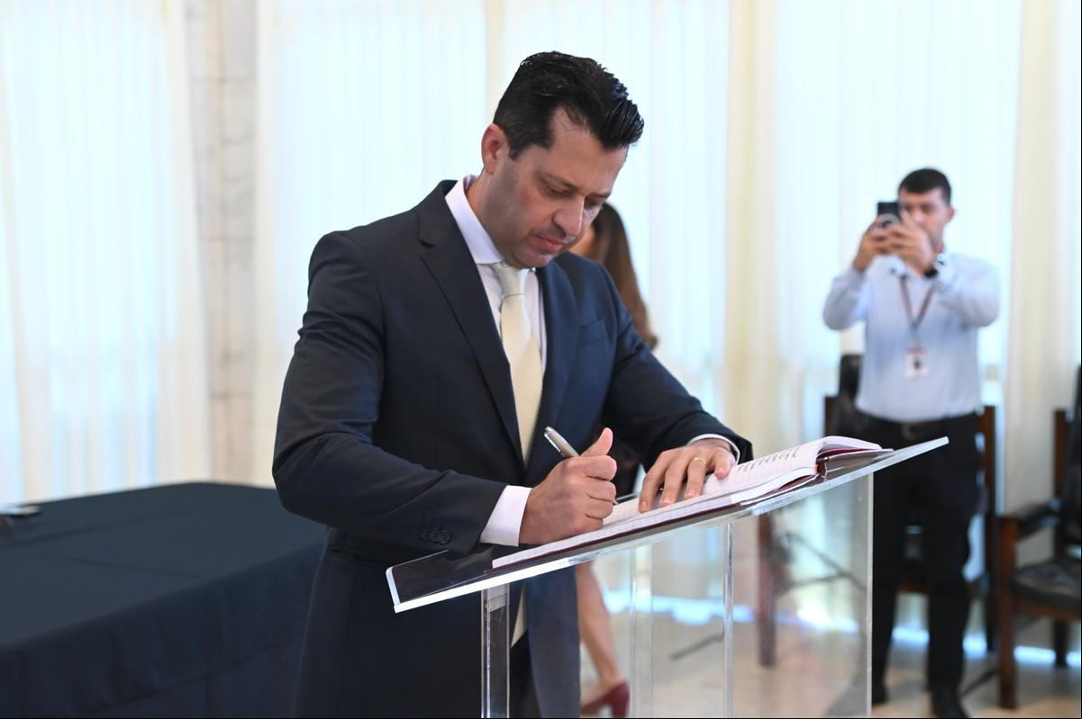 Uberlandense João Júnior assumiu ontem o mandato de deputado com o licenciamento de Gustavo Valadares para assumir a Secretaria de Governo de Zema  (Foto/Divulgação/ALMG)