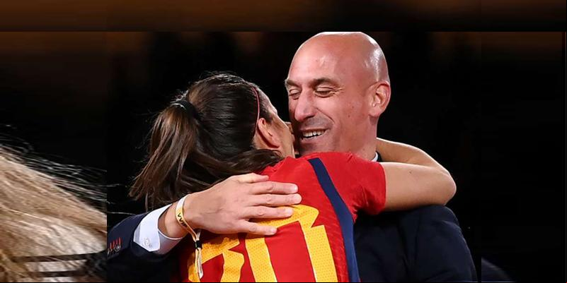 Após o beijo sem consentimento, Rubiales foi denunciado ao Conselho Superior de Esportes da Espanha. (Foto/flashscore.com.br)