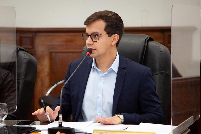 Celso Neto, secretário de Educação, posicionou que a proposta de revisão inclui uma reformulação geral da tabela de promoção (Foto/Rodrigo Garcia/CMU)