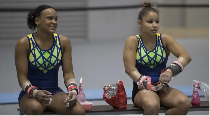 Rebeca Andrade e Flávia Saraiva fizeram bonito em Antuérpia (Bélgica). (Foto/Júlio Cesar Guimarães/COB)