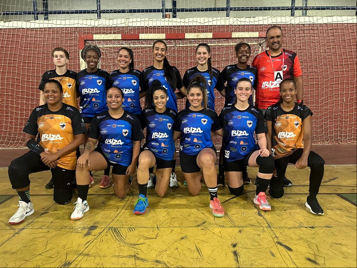 Equipe adulto feminino do handebol Uberaba (Foto/Divulgação)