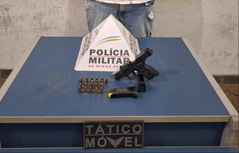 O vendedor de motos teria adquirido a arma em virtude de ameaças que ele e seu irmão estariam sofrendo, mas não providenciou o devido registro e acabou preso (Foto/Divulgação)