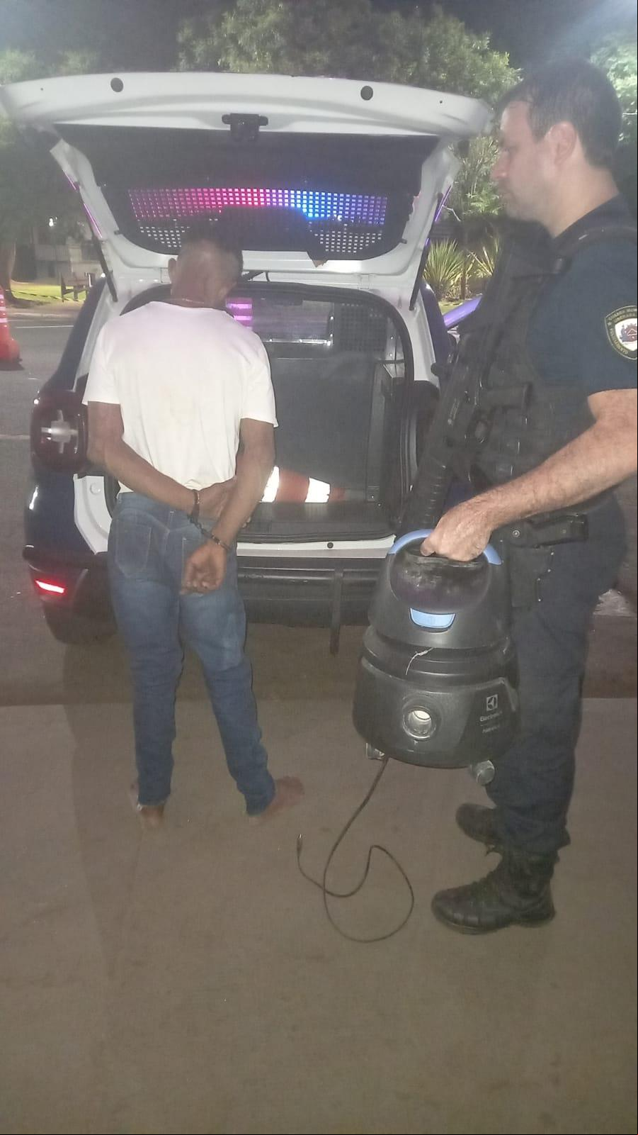 Suspeito de furto durante a madrugada (Foto/Divulgação)