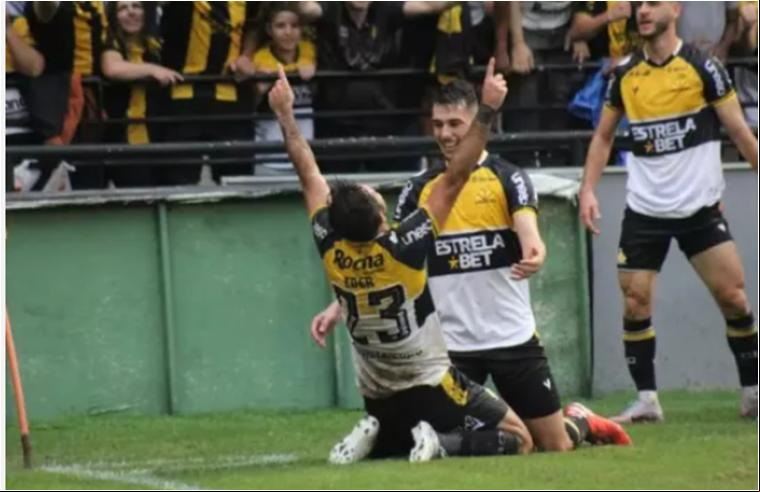 O time catarinense garantiu a vaga, justamente, pelo número de vitórias, primeiro critério de desempate (Foto/Celso da Luz/Criciúma)