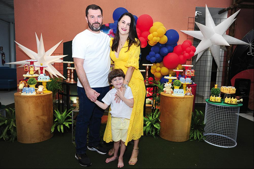 Augusto com seus pais, Rafaela Fonseca Rossetti e Leonardo Galvão Rossetti (Foto/Thaynara Mendes)