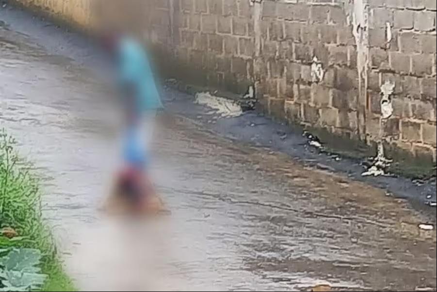 Suspeito foi flagrado arrastando o cachorro já morto pelas ruas da cidade (Foto/PMMG/DIVULGAÇÃO)