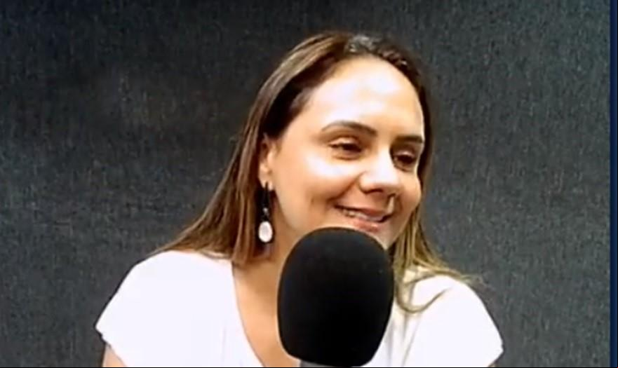 Chefe de fiscalização da gerência do Trabalho em Uberaba, Raquel Baldo, durante entrevista à Rádio JM (Foto/Reprodução)
