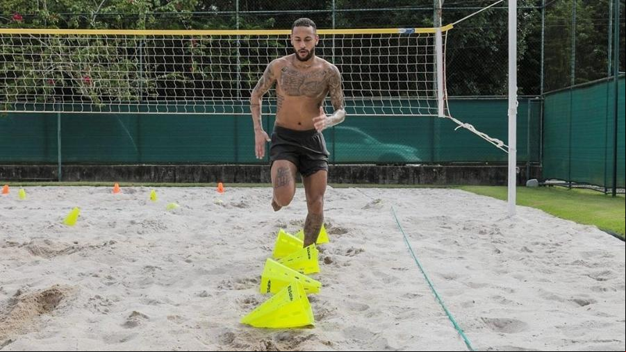 Neymar está sem jogar desde outubro, quando rompeu o ligamento cruzado anterior (Foto/Arquivo)
