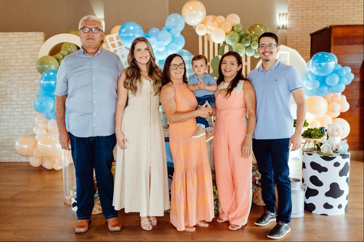 Eric, Erika e Eithor com os avós - Reinaldo Bozon Pinheiro, Clenir Mucha dos Santos Pinheiro e Mary Lucie Cruz Brandão (Foto/Rose Queiroz)