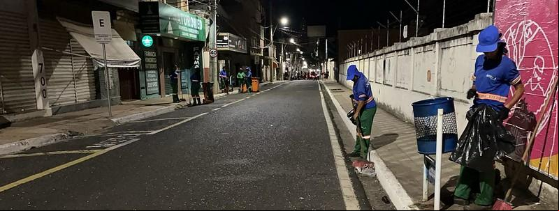 Agentes da Codau trabalharam na limpeza (Foto/Divulgação)