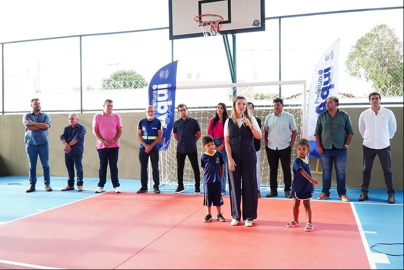 No domingo (25), a prefeita inaugurou quadra poliesportiva no bairro Jardim Maracanã. (Foto/Divulgação PMU)