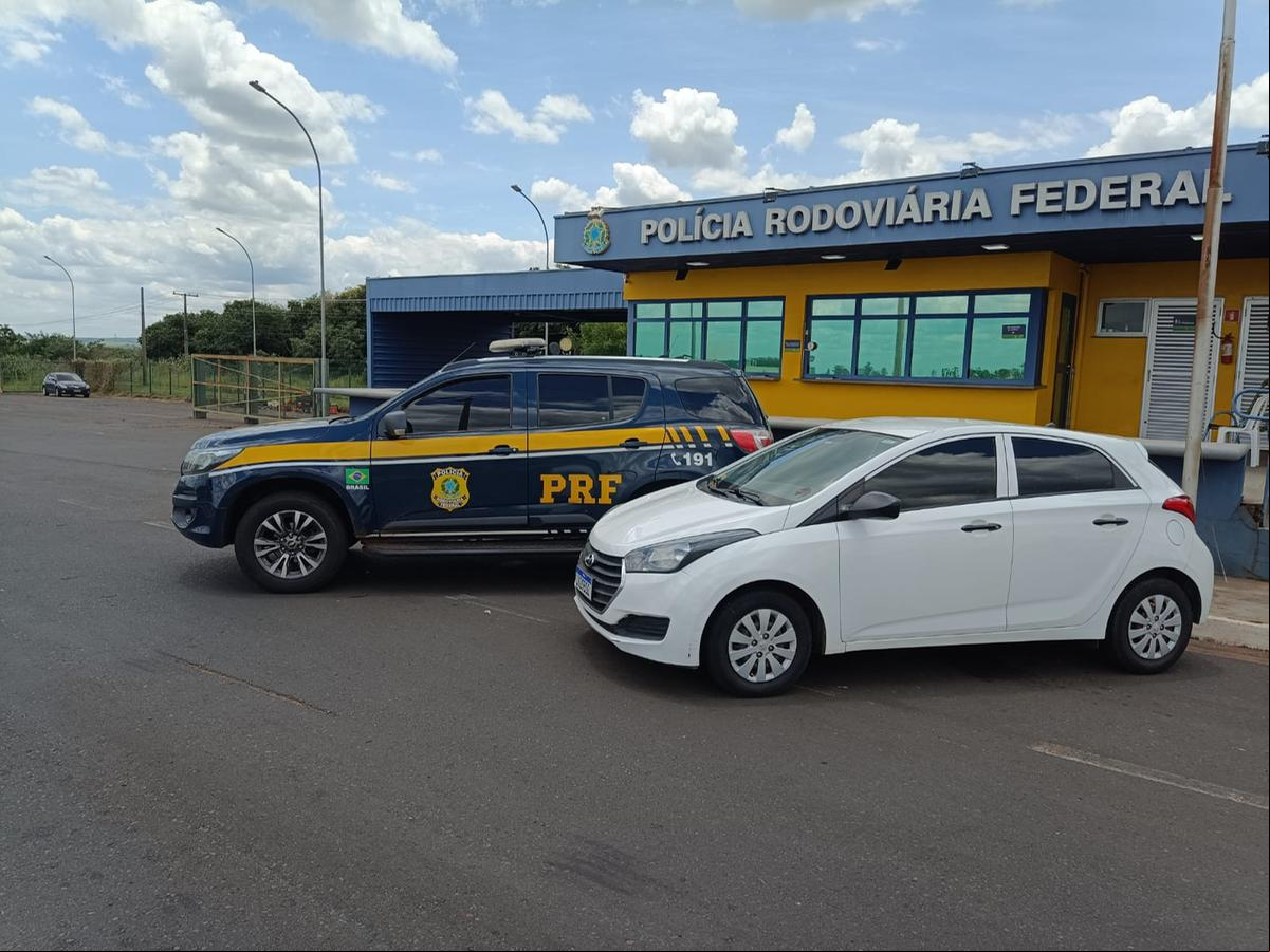 Durante abordagem, constatou-se que veículo possiúsa registro de furto, além de sinais de adulteração (Foto/Reprodução)