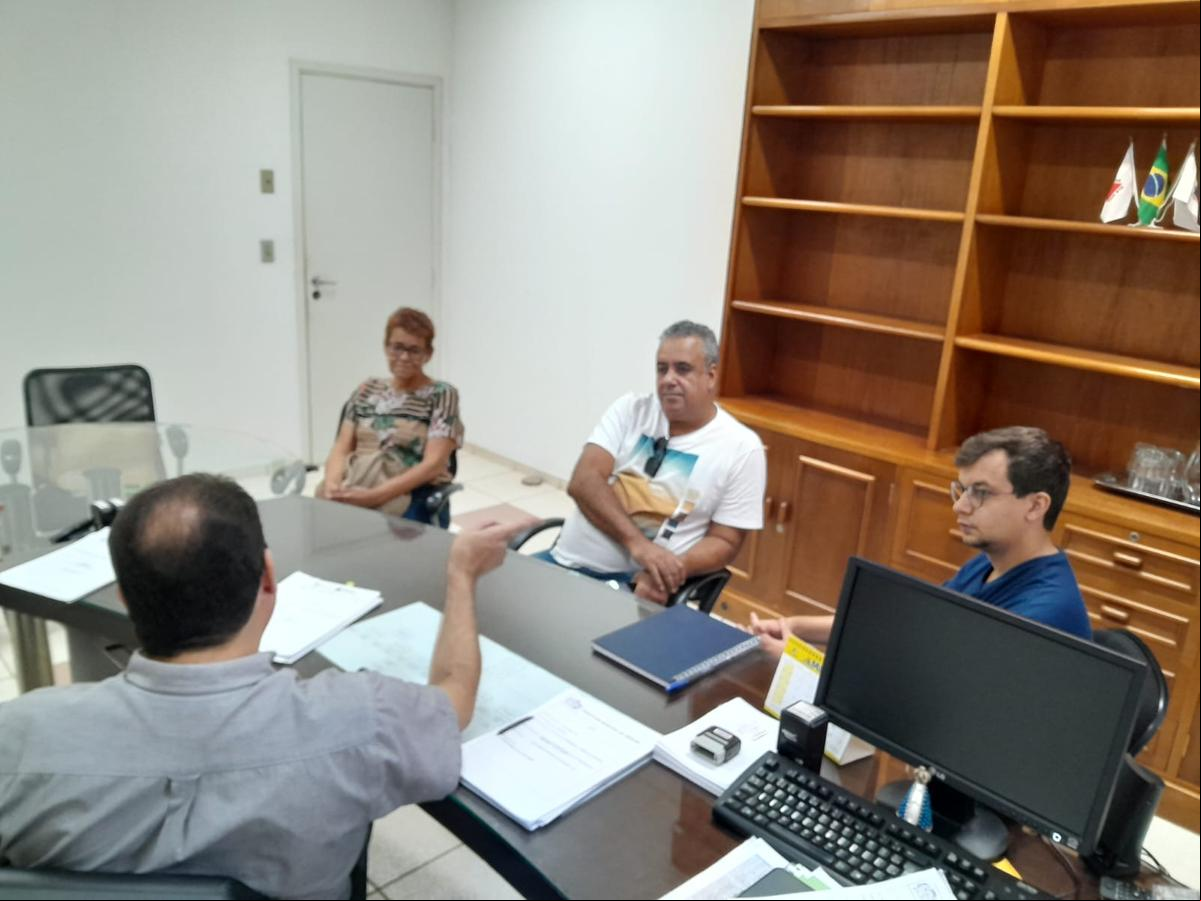 Secretário de istração se reuniu com secretário de educação e sindicalistas para discutir reajuste no tíquete-alimentação dos educadores da rede municipal de ensino (Foto/Divulgação)