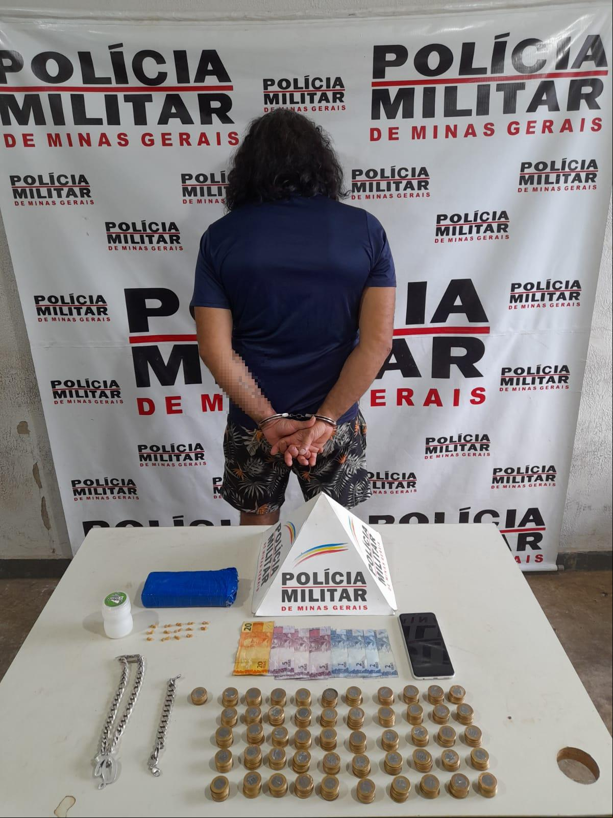 Com o auxílio de outras equipes policiais, foi possível cercar a área e conter o suspeito que tentava fugir (Foto/Divulgação)