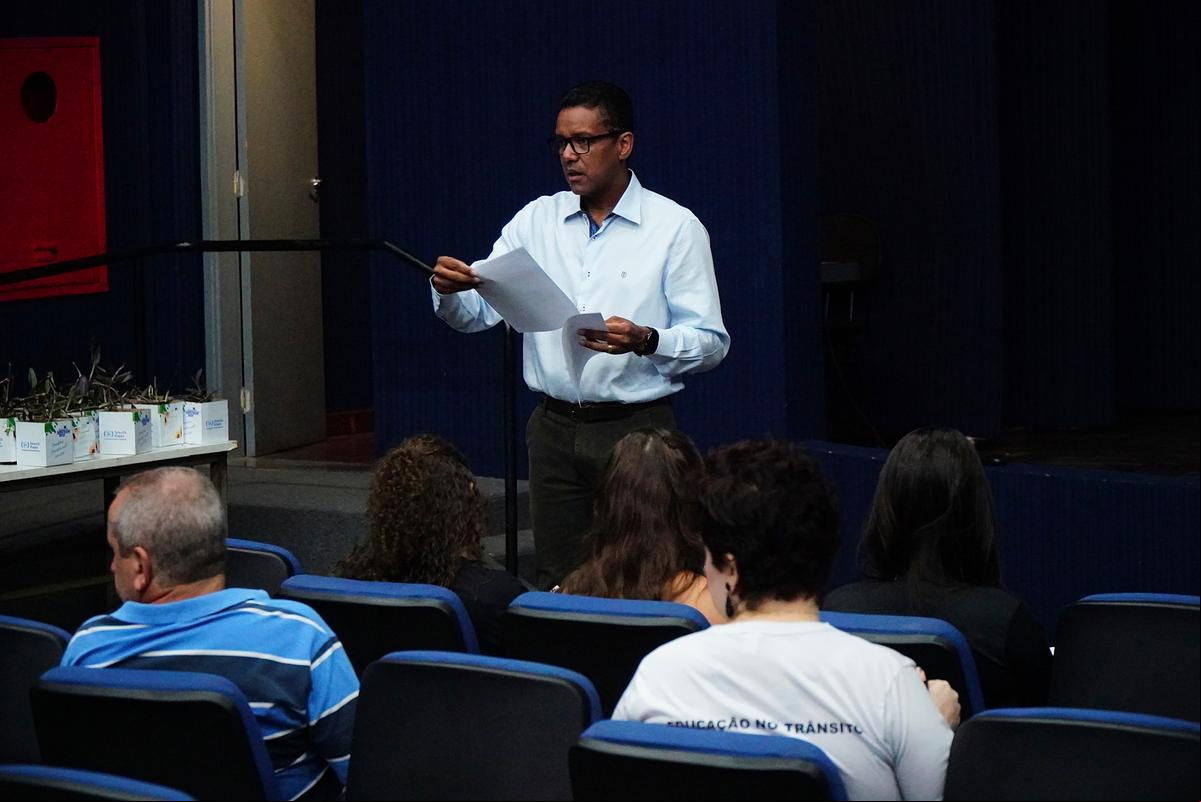 Secretário executivo do Conselho Municipal de Segurança Pública, Weber Januário, reuniu-se com integrantes da Comoveec para tratar da segurança na feira (Foto/Divulgação)