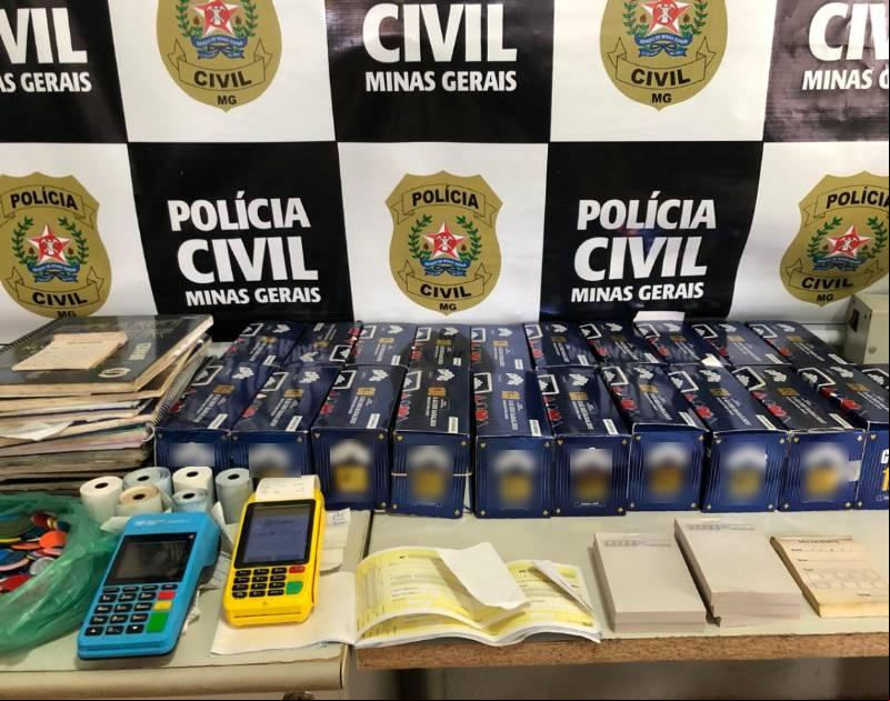 Foram apreendidos dinheiro, máquinas, cartelas, apostas, notas promissórias e anotações (Foto/Divulgação)
